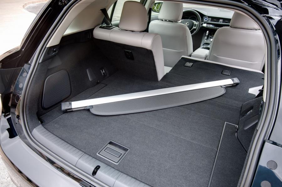  Lexus CT200h 2010 года  (фото 199 из 266)